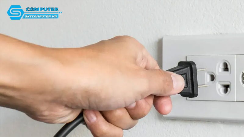 cach-khac-phuc-loi-man-hinh-may-tinh-bi-den-skycomputer