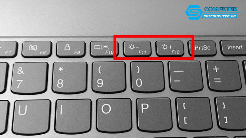 chinh-do-sang-va-do-trong-cua-man-hinh-may-tinh-skycomputer