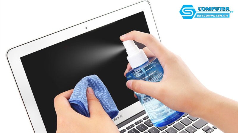 chuan-bi-dung-cu-truoc-khi-ve-sinh-man-hinh-may-tinh-skycomputer