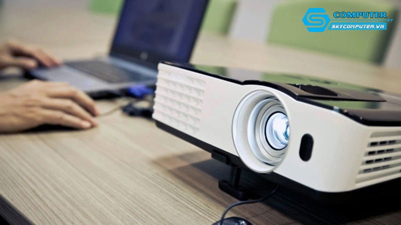 ket-noi-may-chieu-voi-man-hinh-may-tinh-skycomputer