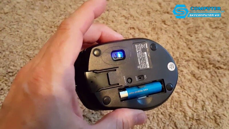 xem-pin-cua-chuot-skycomputer