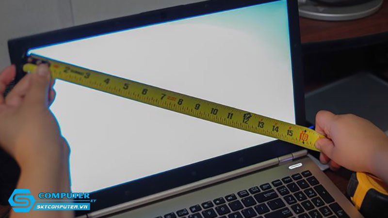 kiem-tra-kich-co-man-hinh-bang-cach-do-thu-cong-skycomputer