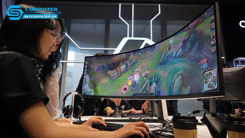 man-hinh-cong-la-gi-skycomputer