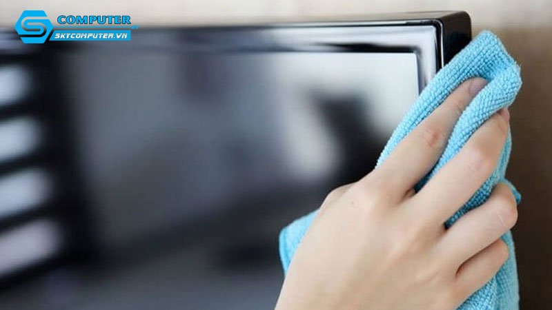 Ve-sinh-man-hinh-may-tinh-skycomputer
