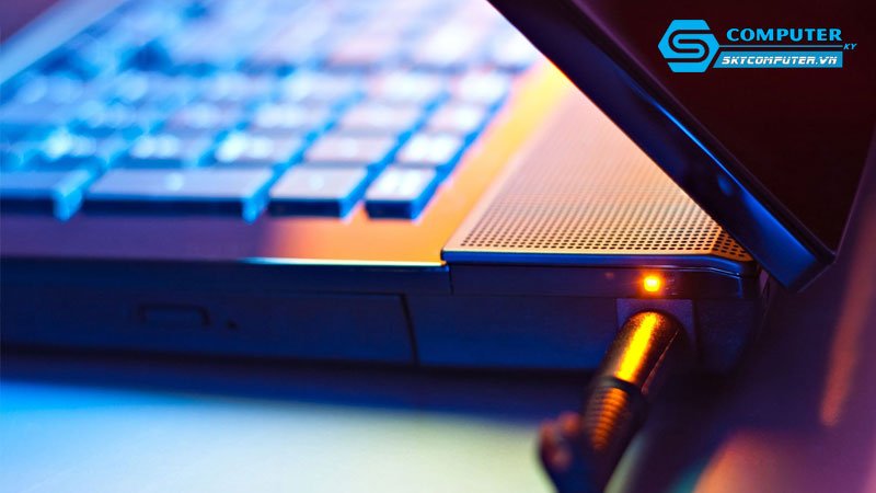 Tat-nguon-may-cam-sac-day-skycomputer