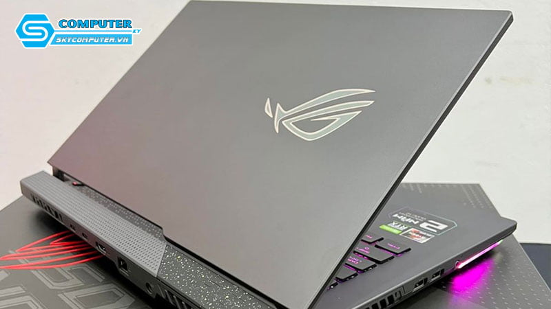 Laptop-vo-nhua-mat-lung-bang-kim-loai-skycomputer