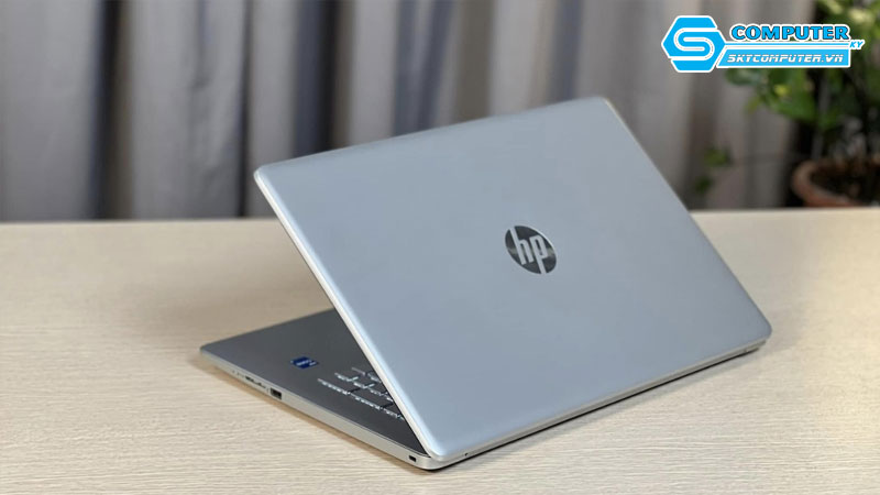 Chi-phi-sua-chua-cua-laptop-vo-nhua-re-hon-skycomputer