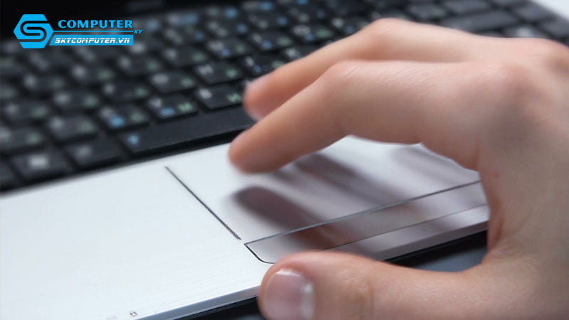Kiem-tra-ban-phim-va-touchpad-skycomputer