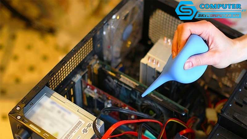 Lam-the-nao-de-lam-sach-bui-va-bao-tri-may-tinh-de-ban-1
