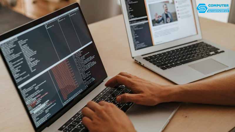 Laptop-cho-cac-khoa-hoc-lap-trinh-nhung-phan-mem-can-thiet-1