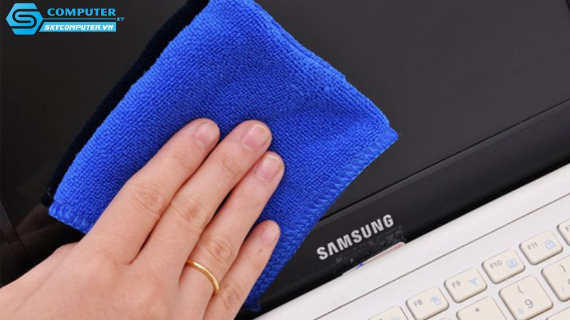 Laptop-cho-thue-co-duoc-ve-sinh-truoc-khi-ban-giao-khong-2