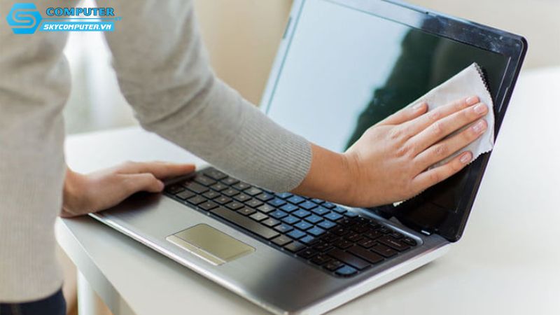 Laptop-cho-thue-co-duoc-ve-sinh-truoc-khi-ban-giao-khong-3