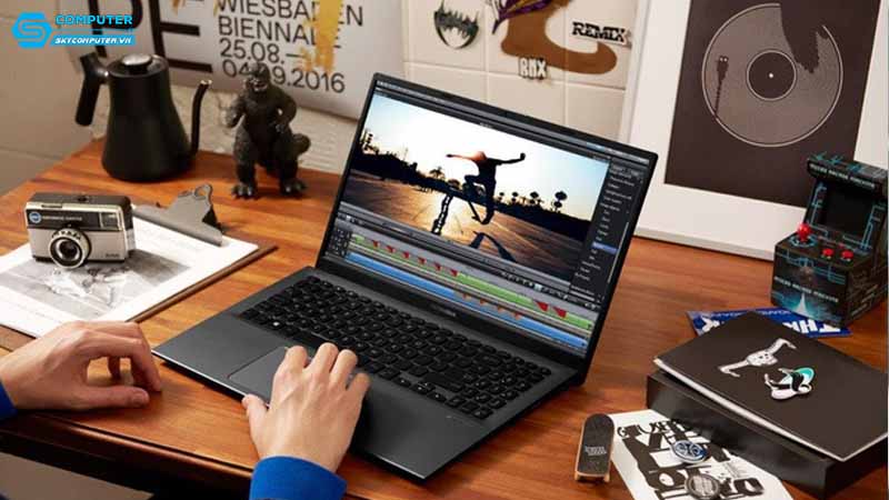 Laptop-cho-viec-tao-noi-dung-da-phuong-tien