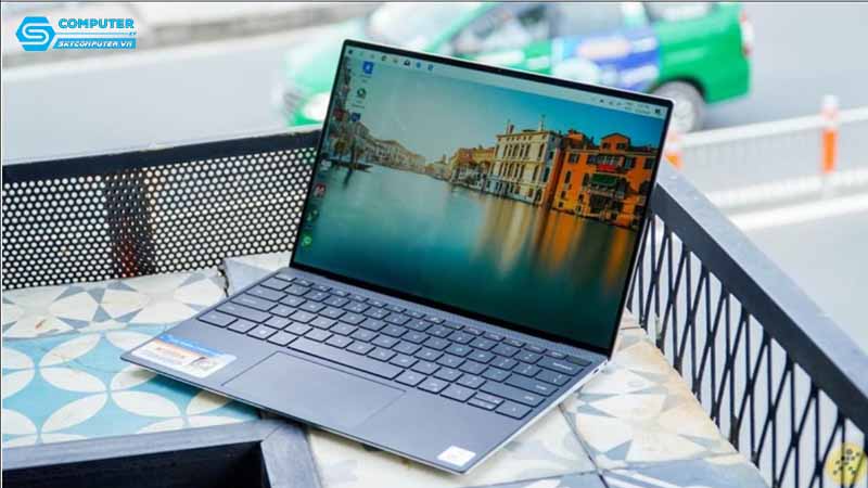 Laptop-mong-nhe-vs-laptop-hieu-nang-cao-so-sanh-thiet-ke