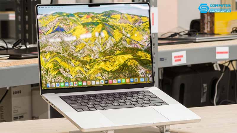 Laptop-voi-man-hinh-lon-lua-chon-tuyet-voi-cho-giai-tri-truc-tuyen-1