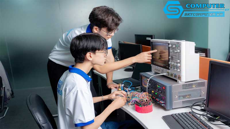 May-tinh-de-ban-va-cong-nghe-ho-tro-toi-uu-hoa-viec-nghien-cuu-du-lieu-1