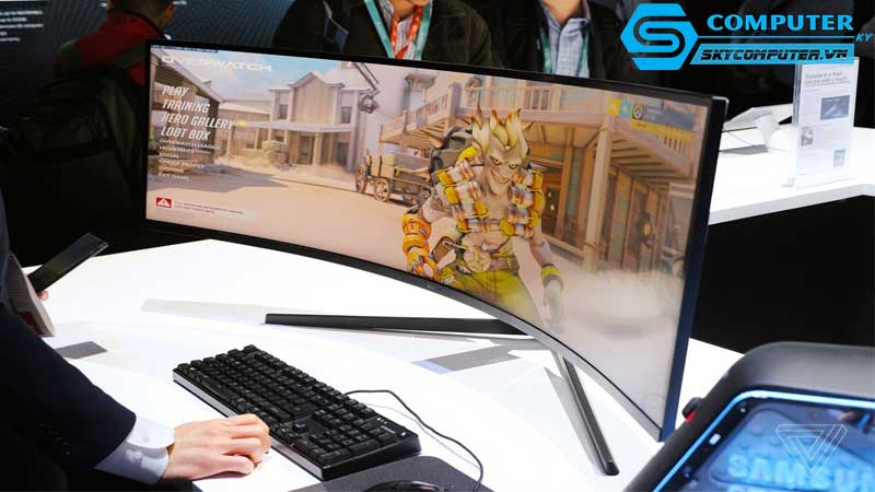 May-tinh-de-ban-va-su-phat-trien-cua-cong-nghe-man-hinh-cong