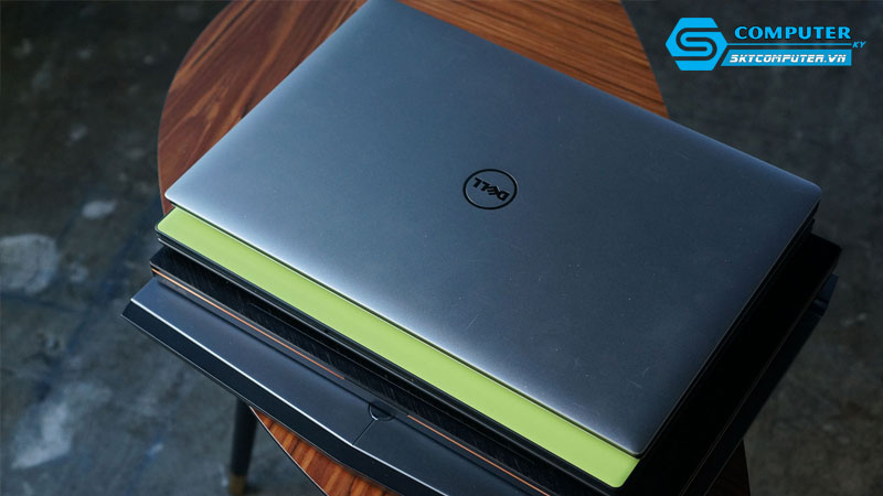 Nen-mua-laptop-vo-nhom-hay-vo-nhua-skycomputer