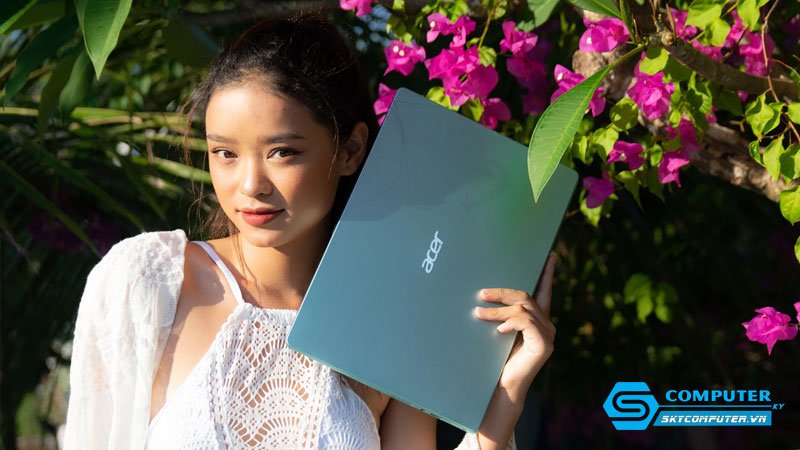 Nhuoc-diem-cua-laptop-co-nap-lung-bang-kim-loai-skycomputer