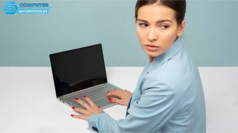 Thieu-laptop-cho-nhan-vien-moi-giai-quyet-the-nao-cho-nhanh-2