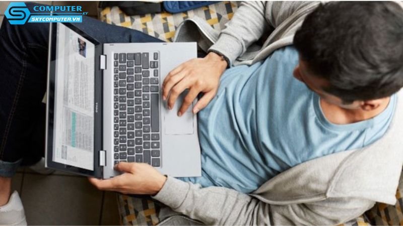 Thue-laptop-cho-bo-phan-cham-soc-khach-hang-mua-cao-diem-co-loi-ich-gi-3
