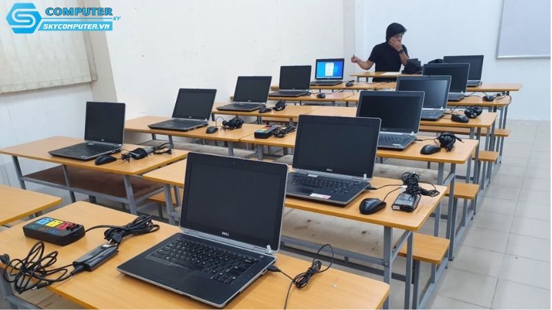 Thue-laptop-cho-lop-hoc-tin-hoc-ngan-han-can-cau-hinh-ra-sao-2