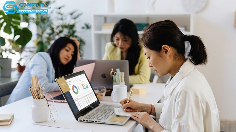 Thue-laptop-cho-nhan-vien-lam-viec-theo-ca-nen-chon-cau-hinh-nao-1