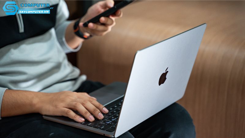 Thue-laptop-cho-nhan-vien-thoi-vu-co-nen-khong-3