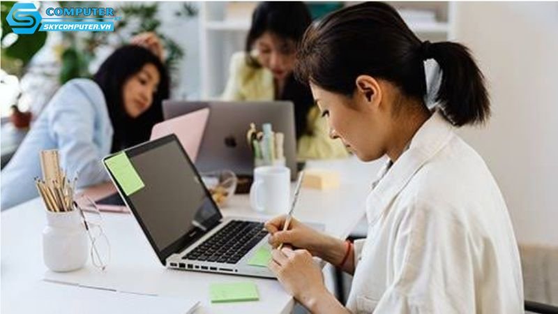 Thue-laptop-phuc-vu-chuong-trinh-dao-tao-noi-bo-can-bao-nhieu-thiet-bi-2