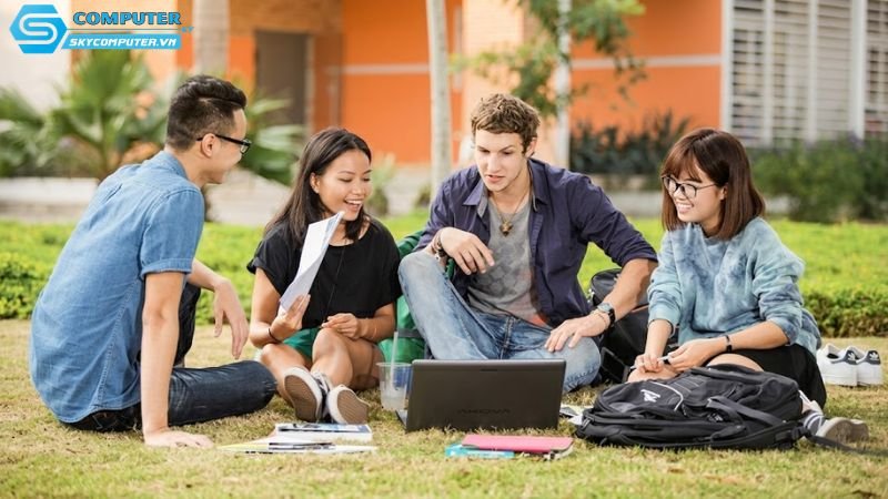 Thue-laptop-phuc-vu-chuong-trinh-thuc-tap-sinh-can-luu-y-dieu-gi-1